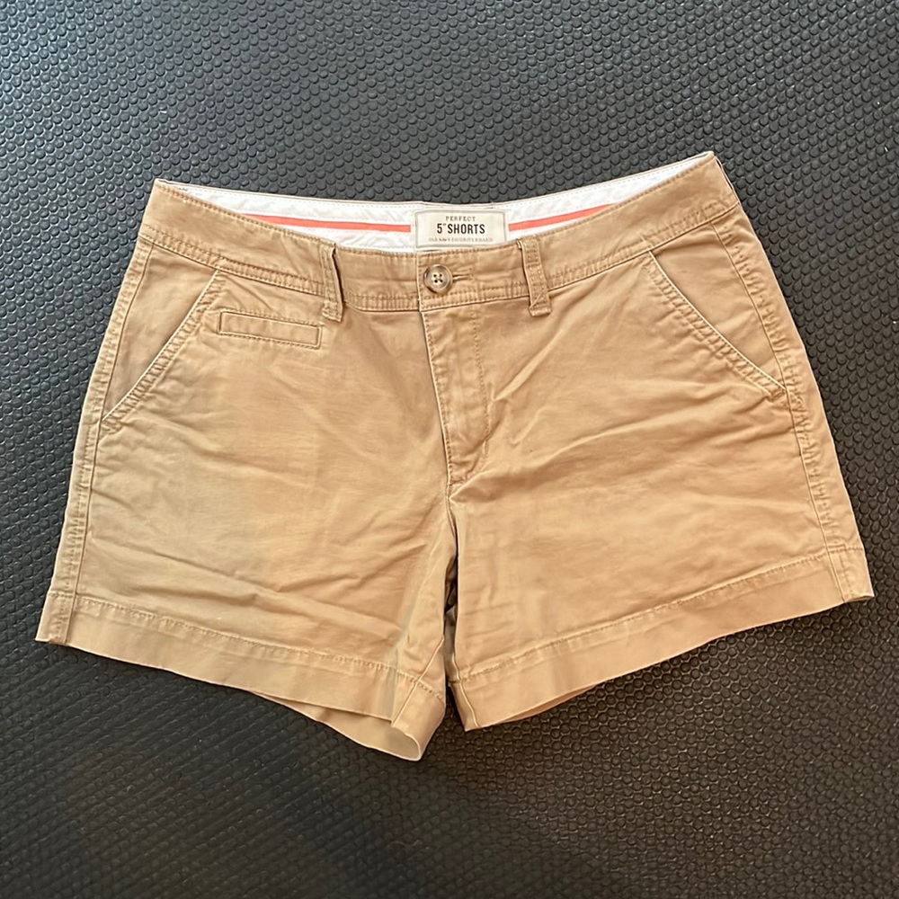 Old Navy 5” khaki shorts